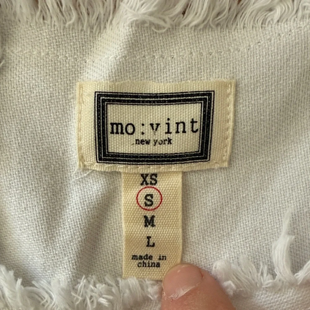 Chic Frayed Hem White Mini Denim Dress, size S - Picture 2 of 5